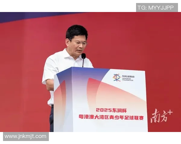 广州足球队荣登足球实力排行榜首位引领全国足球新风潮